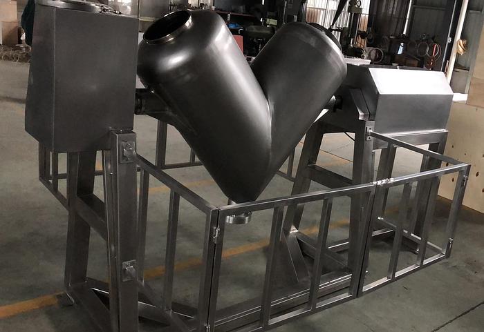 Used NEW 3 CU. FT. TWIN SHELL BLENDER WITH INTENSIFIER BAR – S/S (#9694)