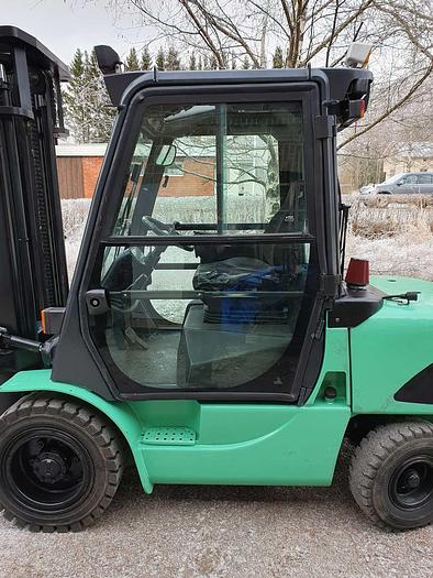 Used 2000 Mitsubishi  Diesel Forklift Mitsubishi FD30K