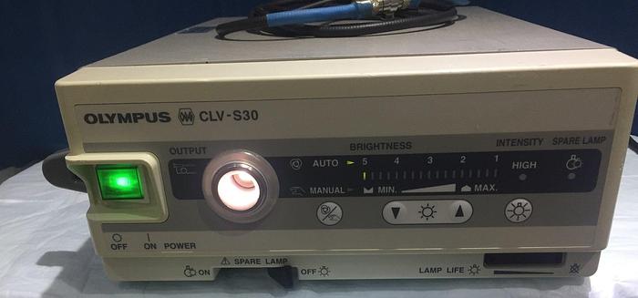 Gebraucht OLYMPUS CLV-S30 OES Kaltlichtquelle für die starre Endoskopie