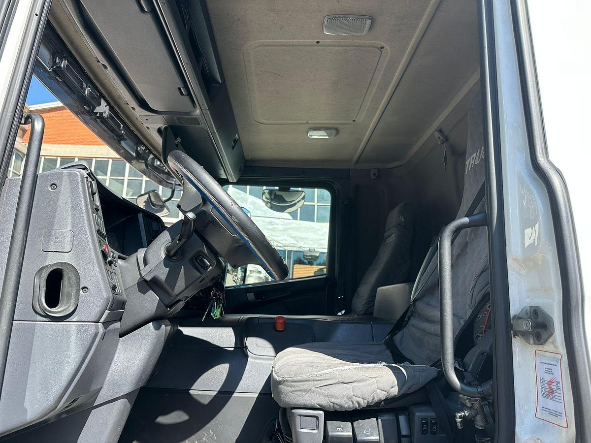 Usato SCANIA P410 CABINA CORTA ADR
