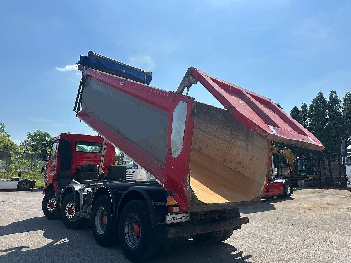 Usato Motrice Quattro assi Renault Kerax 8x4 Ribaltabile Posteriore sponda idraulica