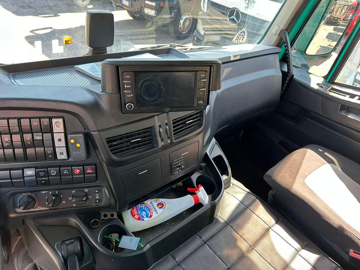 Usato Iveco Trakker 500 8x4 Vasca ribaltabile trilaterale ANDREOLI