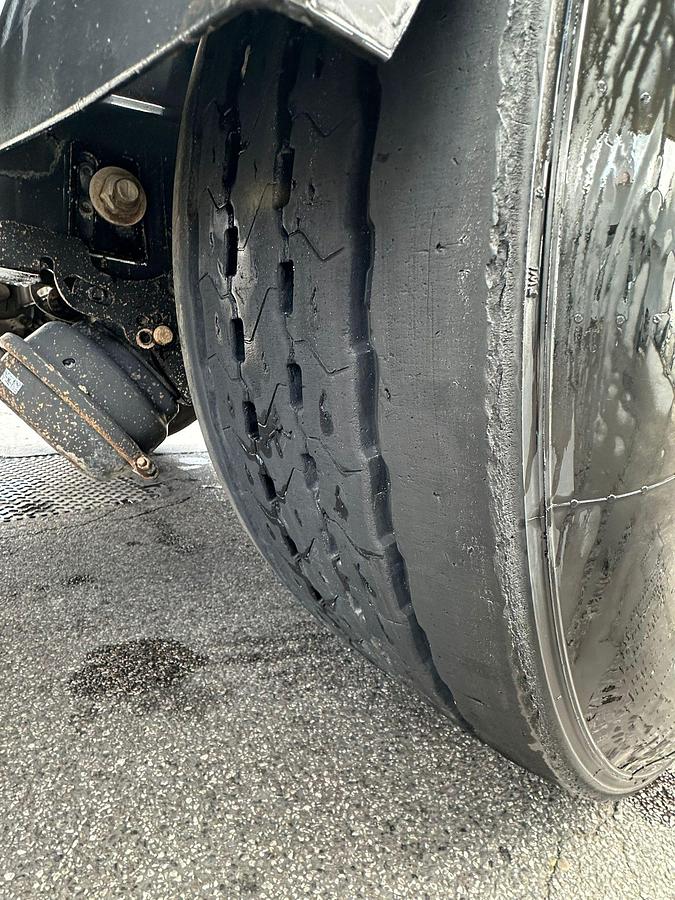 Usato Semirimorchio Menci 27 m^ ribaltabile posteriore