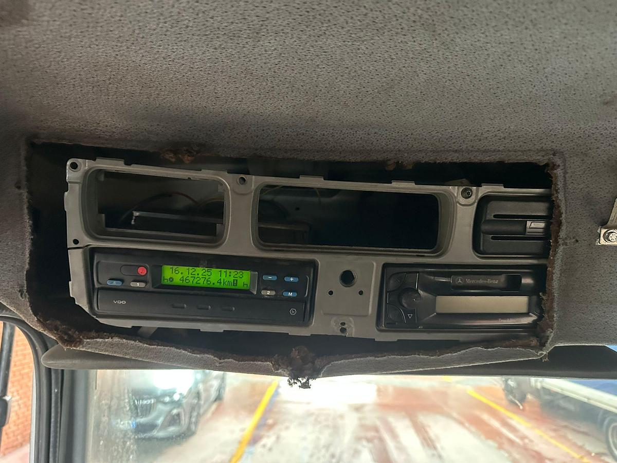 Usato Motrice due assi Mercedes Atego 15.23 Scarrabile con gancio