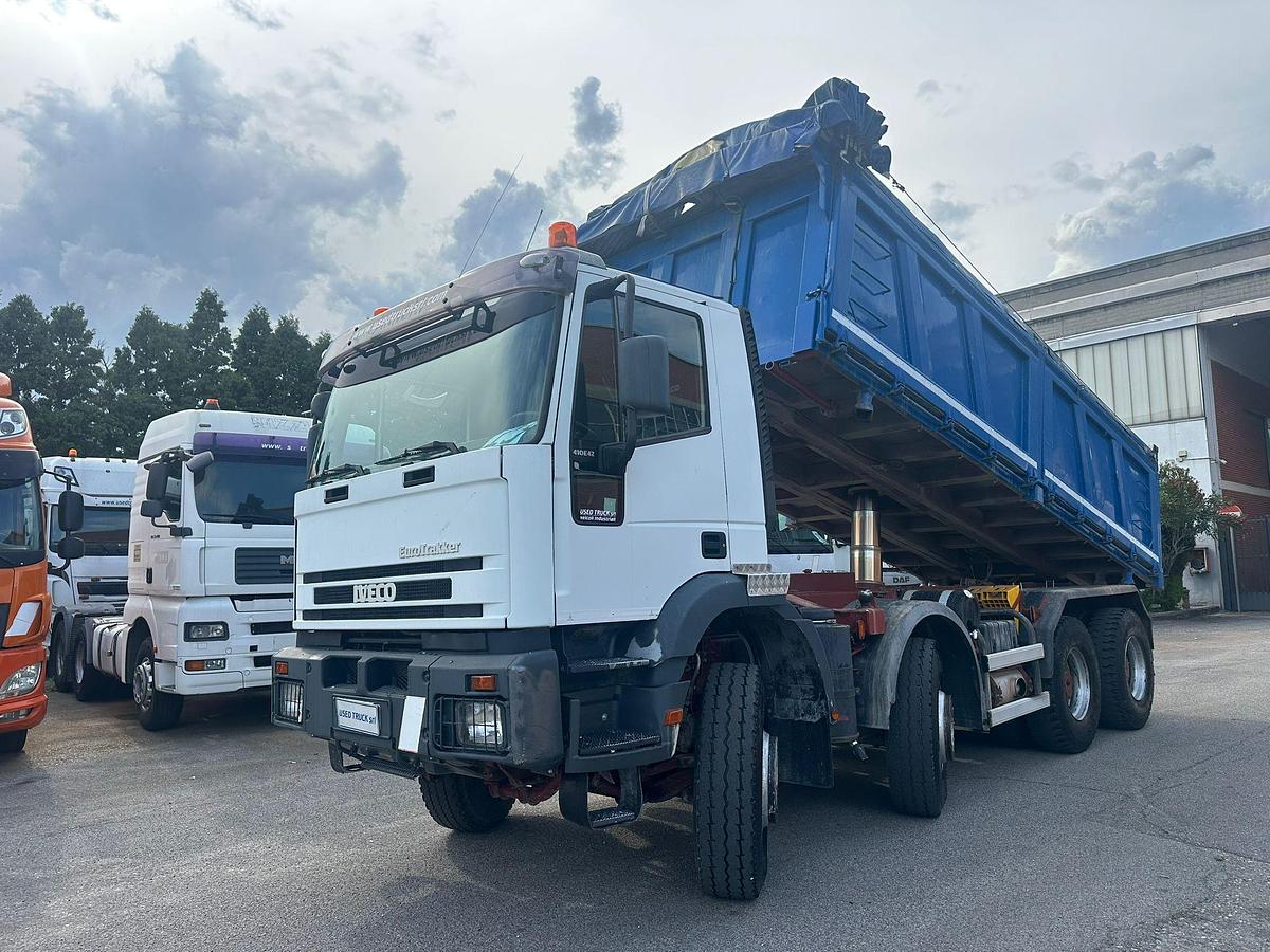 Usato Iveco EuroTrackker 420 8x4 Ribaltabile trilaterale