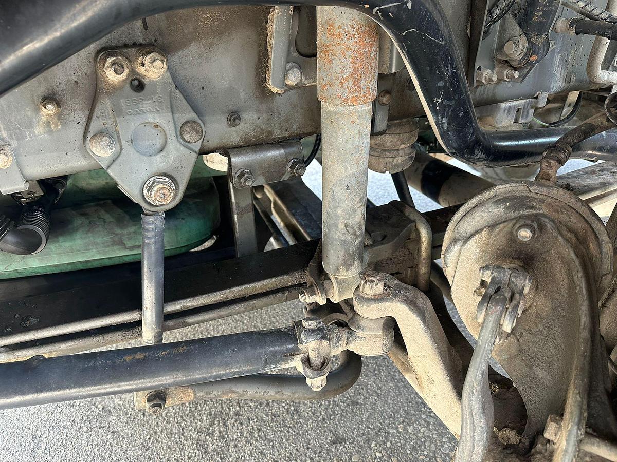 Usato MOTRICE QUATTRO ASSI VOLVO FM 420 8X4 RIBALTABILE POSTERIORE