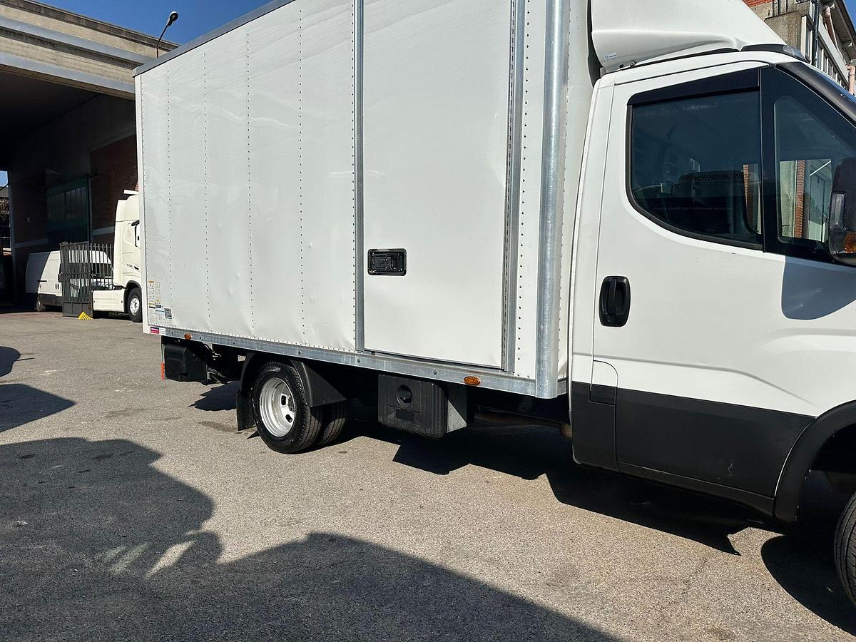 Usato IVECO DAILY 35 C14 FURGONE BOX CON SPONDA EURO 6 B 2024