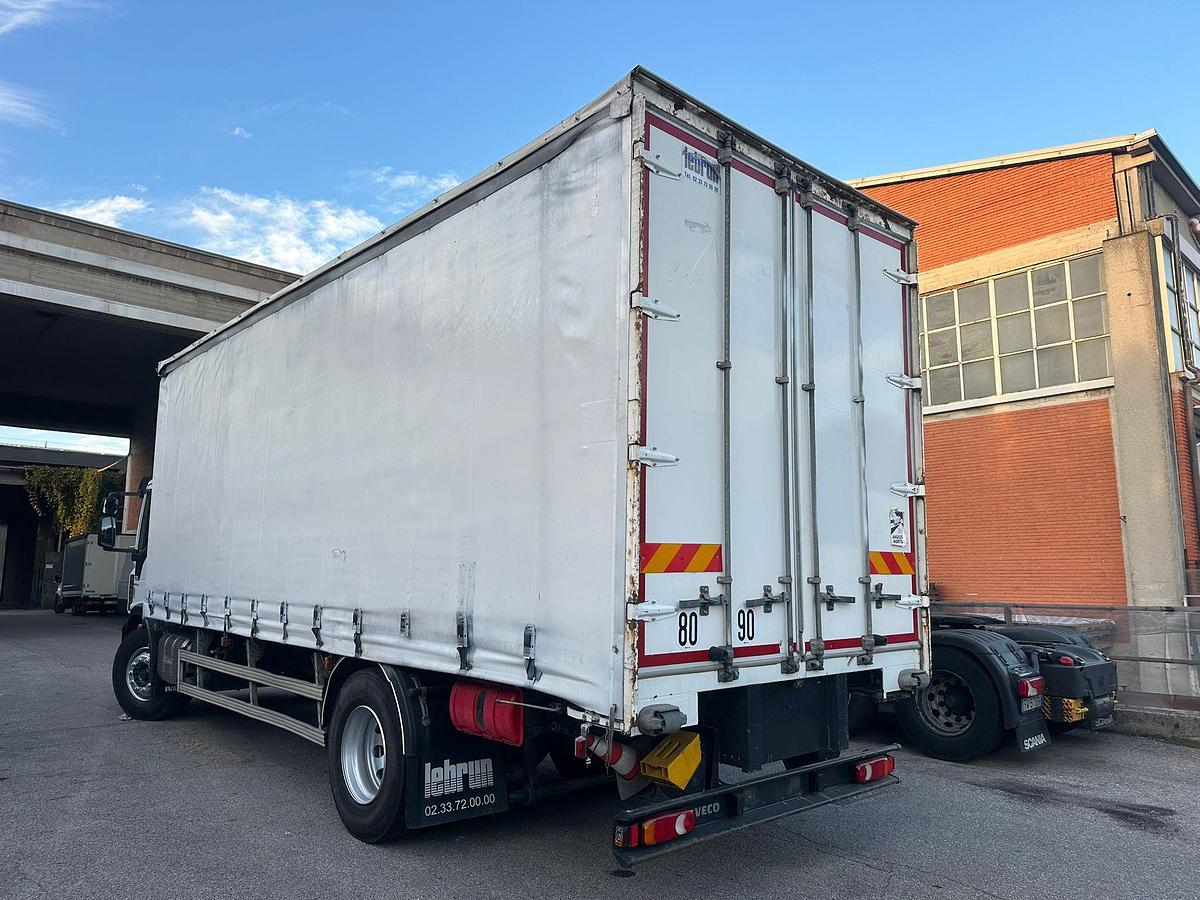 Usato motrice due assi Iveco Eurocargo 180s28 Centina e telo mt 7.50