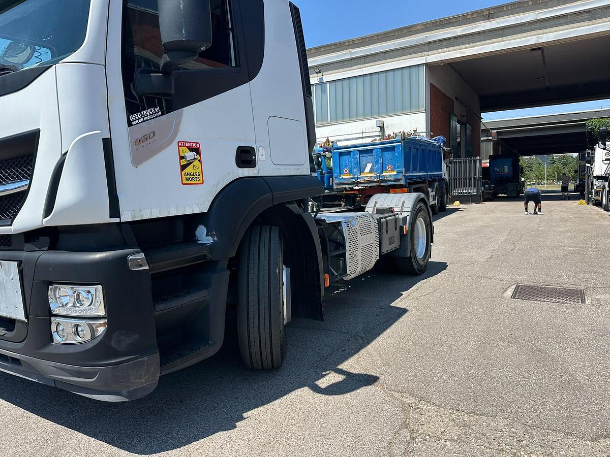 Usato iVECO STRALIS 460 CABINA A/T POMPA E PRESA DI FORZA ADR