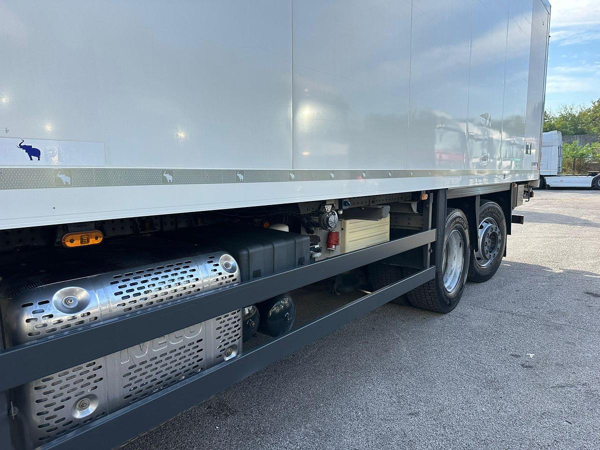 Usato Motrice tre assi Iveco Stralis 260s46 con Cella Frigo con motore ELETTRICO