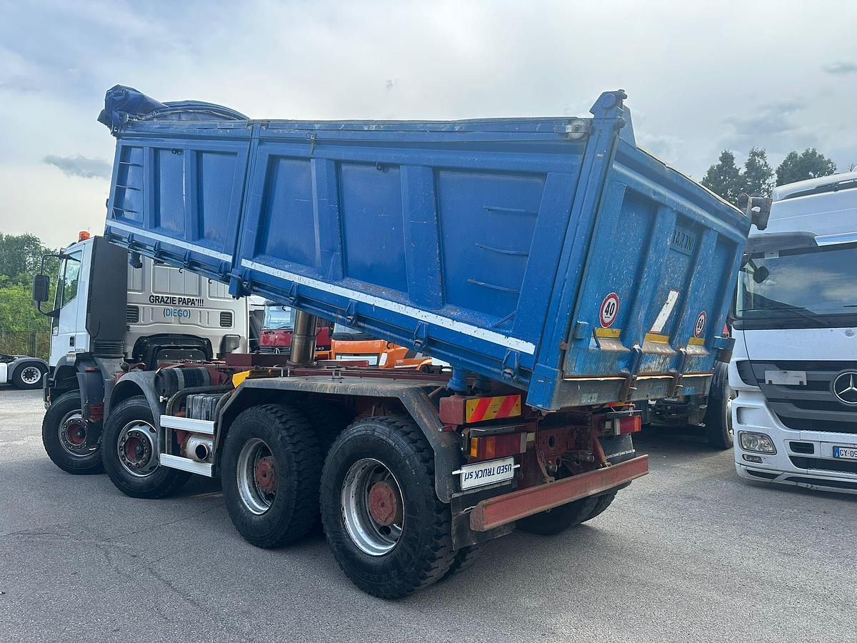 Usato Iveco EuroTrackker 420 8x4 Ribaltabile trilaterale