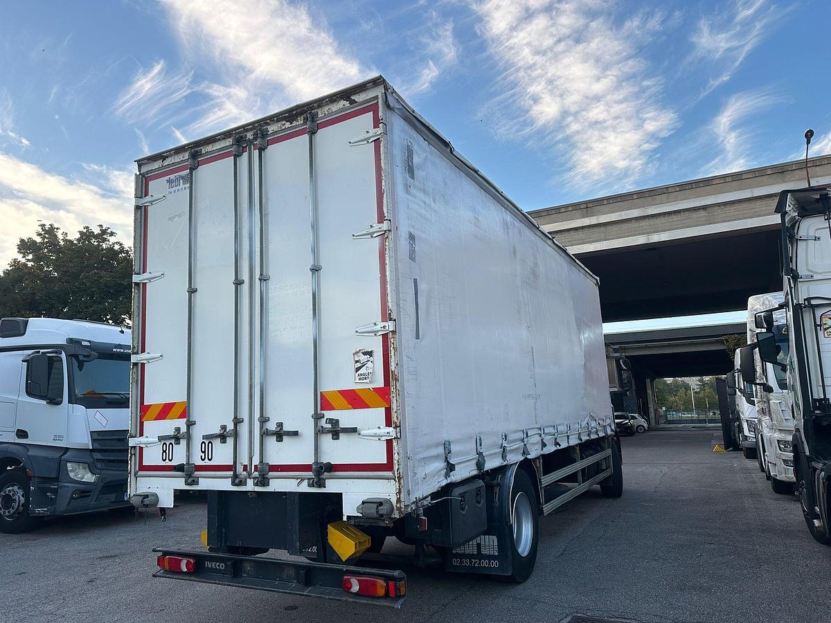 Usato motrice due assi Iveco Eurocargo 180s28 Centina e telo mt 7.50
