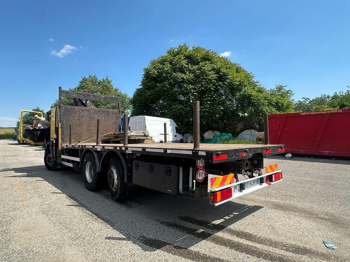 Usato IVECO EUROTECH 260E42 CASSONE FISSO CON GRU DIETRO CABINA FASSI  F140.23