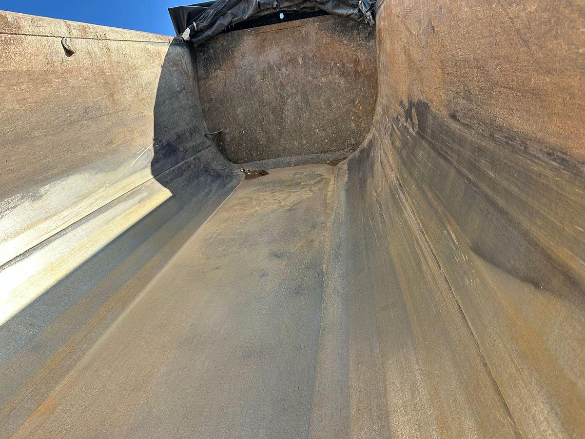 Usato Iveco Trakker 500 8x4 Vasca ribaltabile trilaterale ANDREOLI