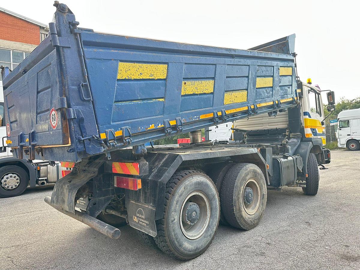 Usato Motrice tre assi Man 33.403 mezzo d'opera Ribaltabile trilaterale