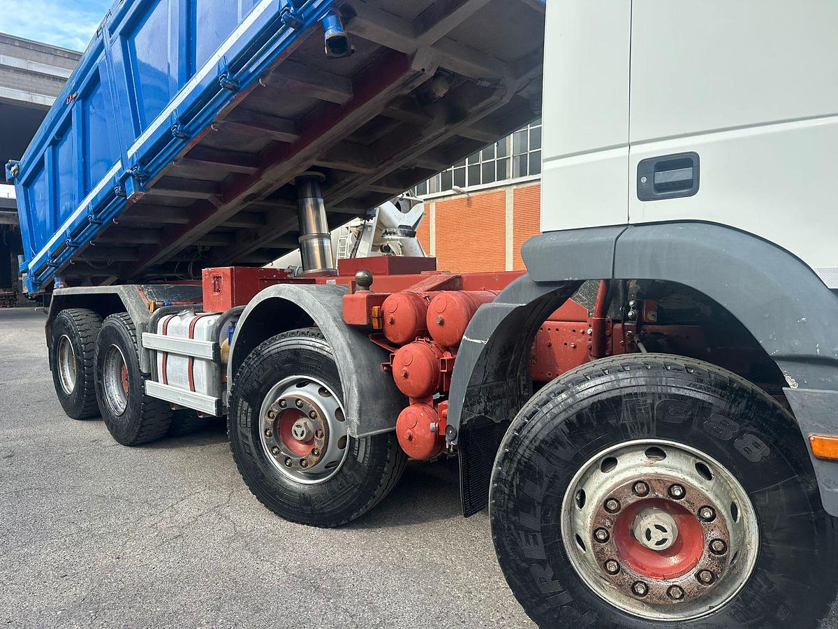 Usato Iveco EuroTrackker 420 8x4 Ribaltabile trilaterale
