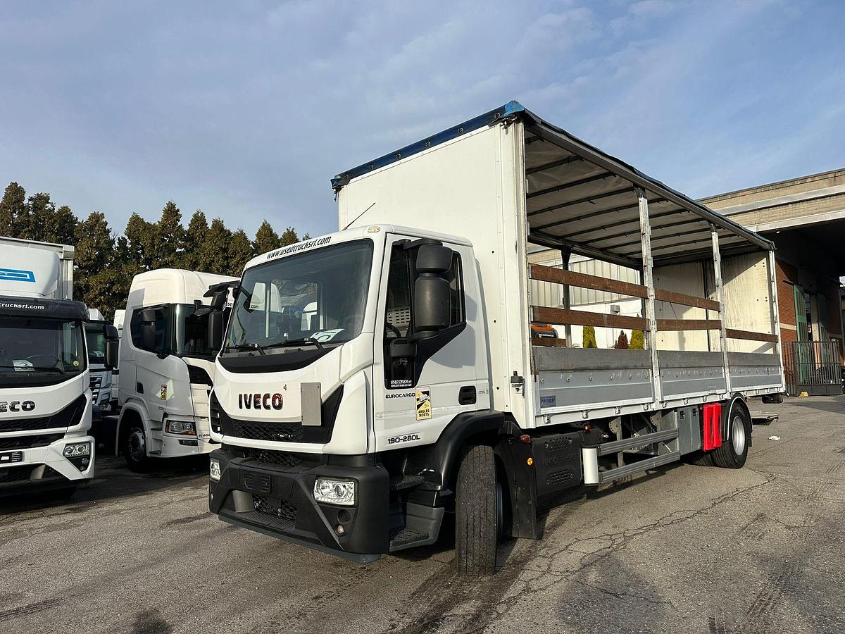 Usato MOTRICE DUE ASSI IVECO EUROCARGO 180S28 Centina e Telo con Sponda