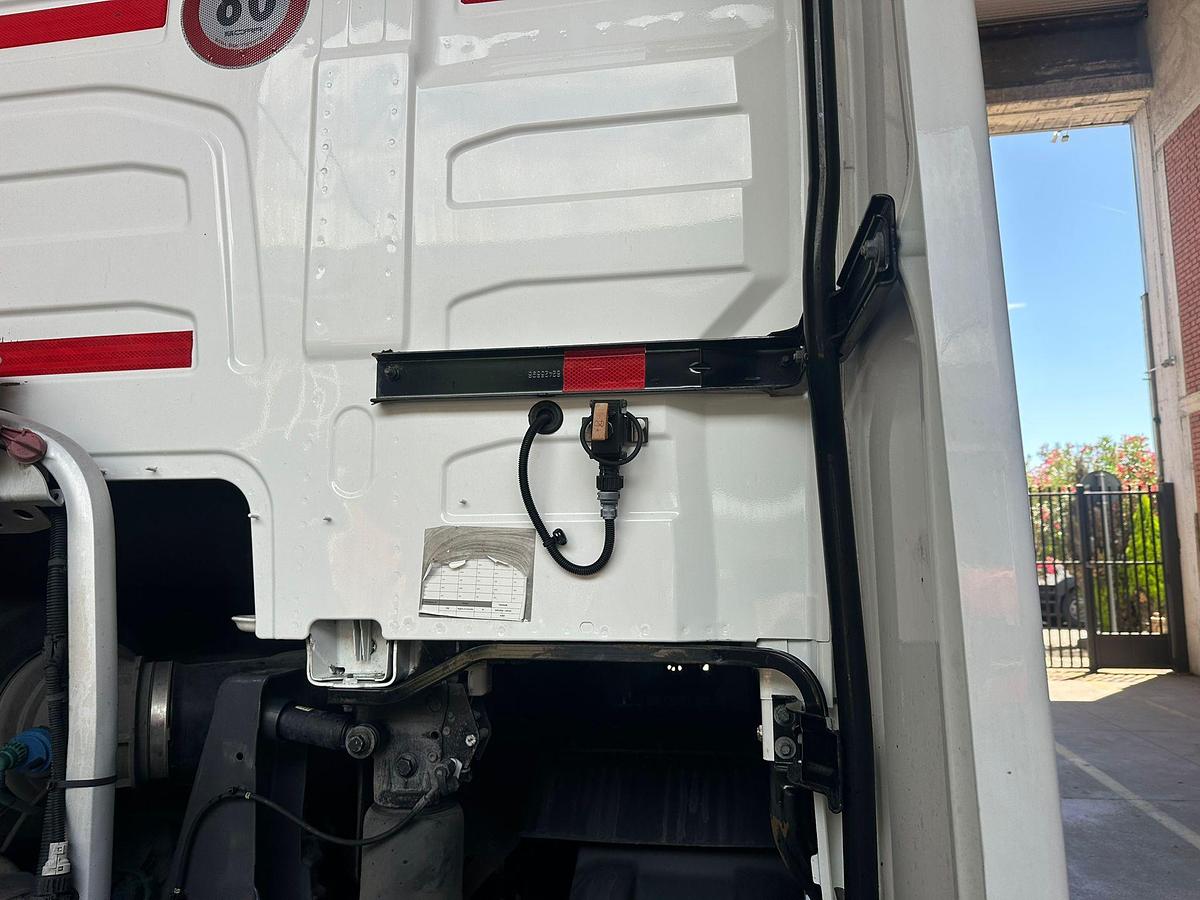 Usato Volvo FH 460 cambio automatico adr tutte le classi 2020