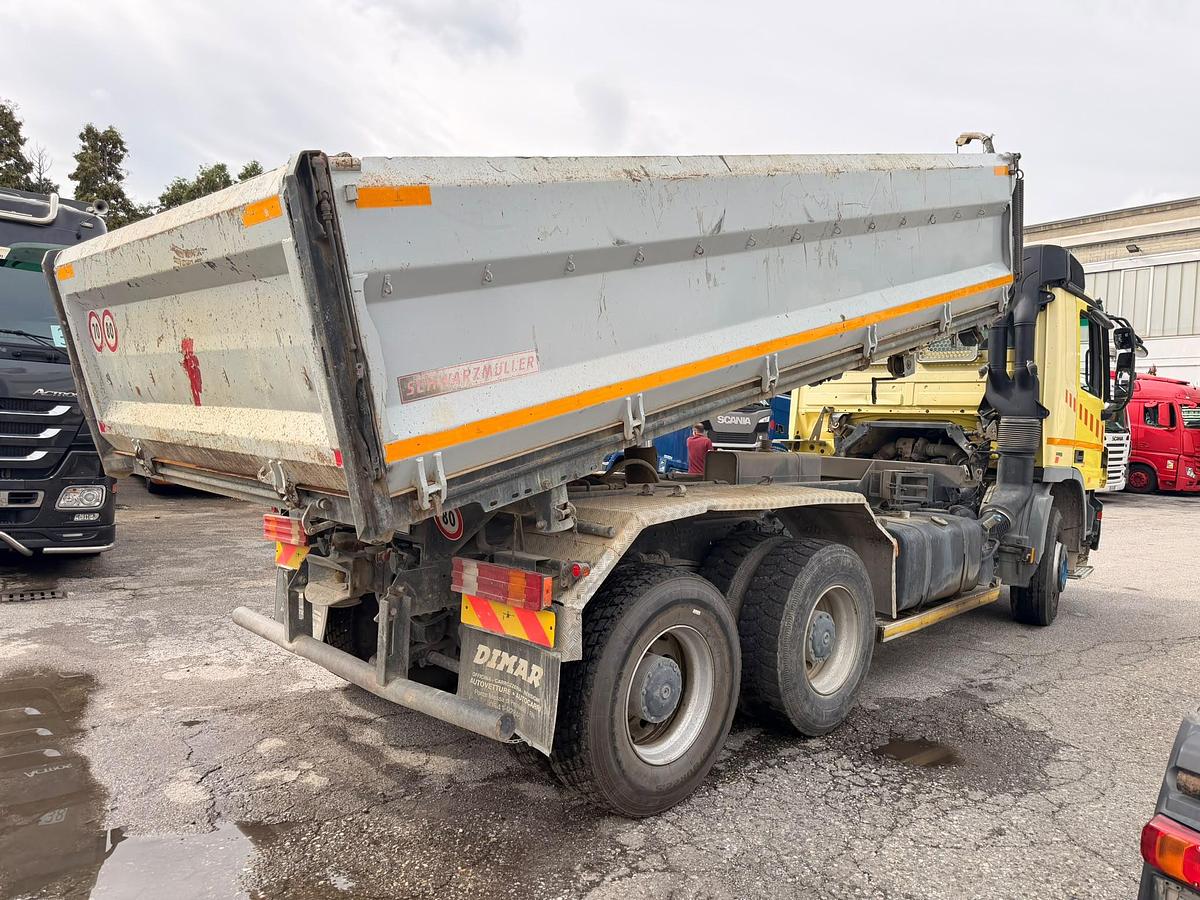 Usato MERCEDES ACTROS 33.44 K 6X4 RIBALTABILE TRILATERALE 2007