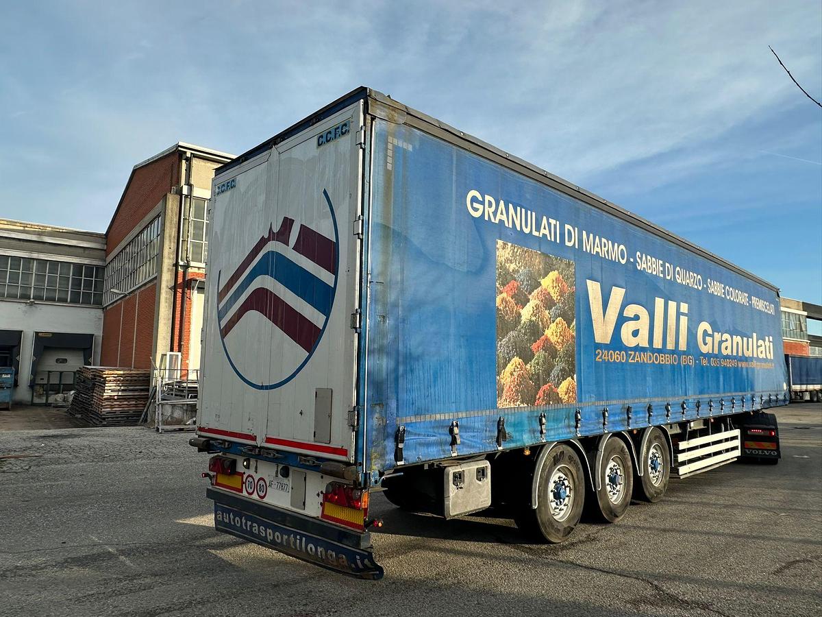 Usato Semirimorchio C.C.F.C Centina e telo alza/abbasa copri/scopri 1^asse sollevabile 3^sterzante 