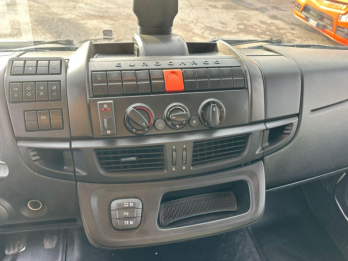 Usato MOTRICE DUE ASSI IVECO EUROCARGO 180S28 Centina e Telo con Sponda