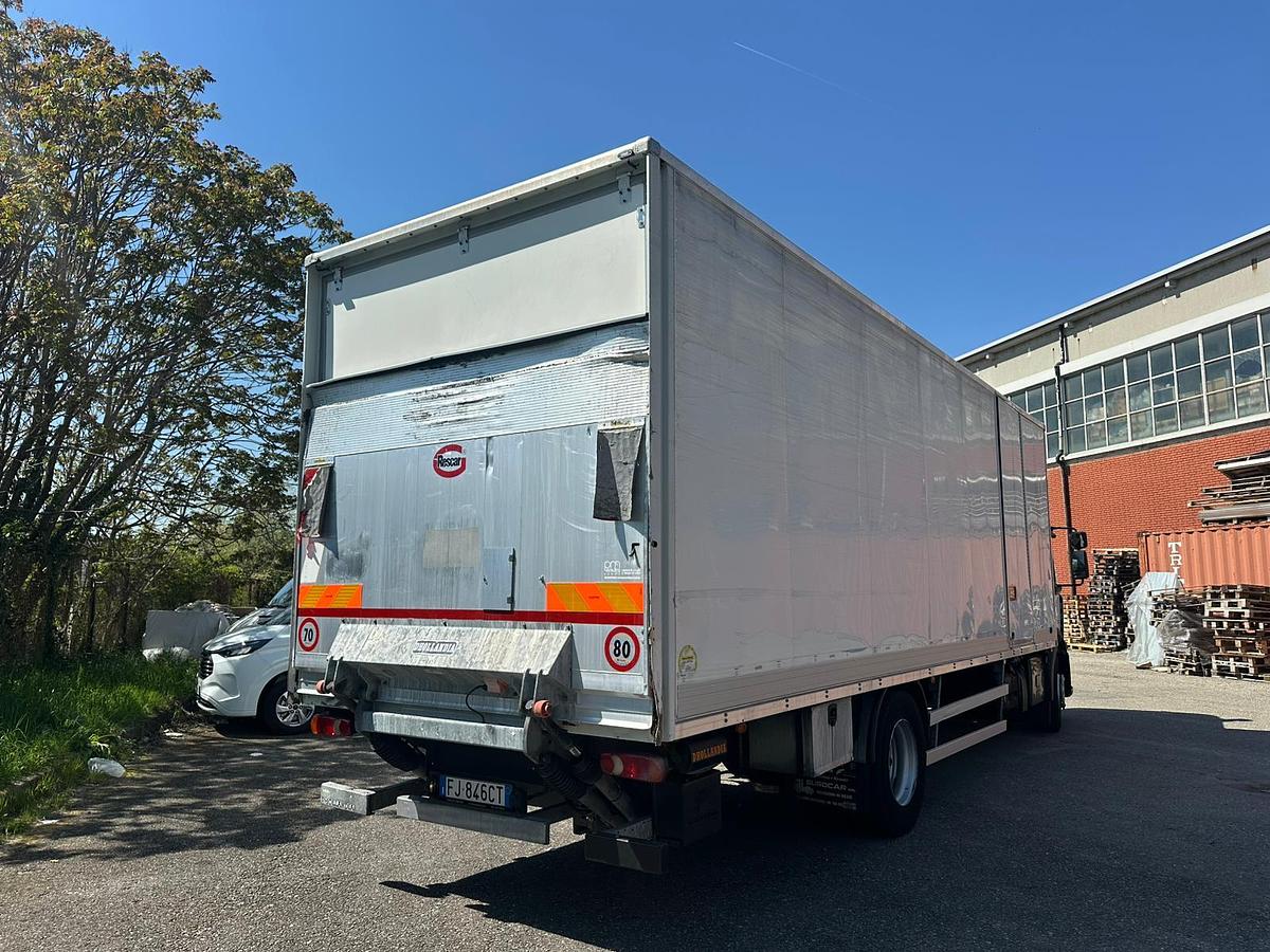 Usato RENAULT D 180.280 FURGONE CON SPONDA