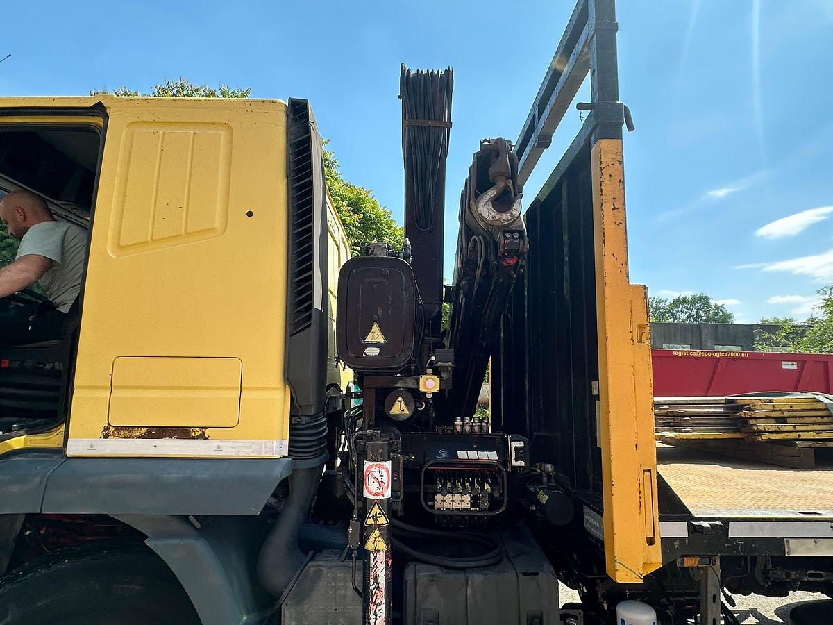 Usato IVECO EUROTECH 260E42 CASSONE FISSO CON GRU DIETRO CABINA FASSI  F140.23
