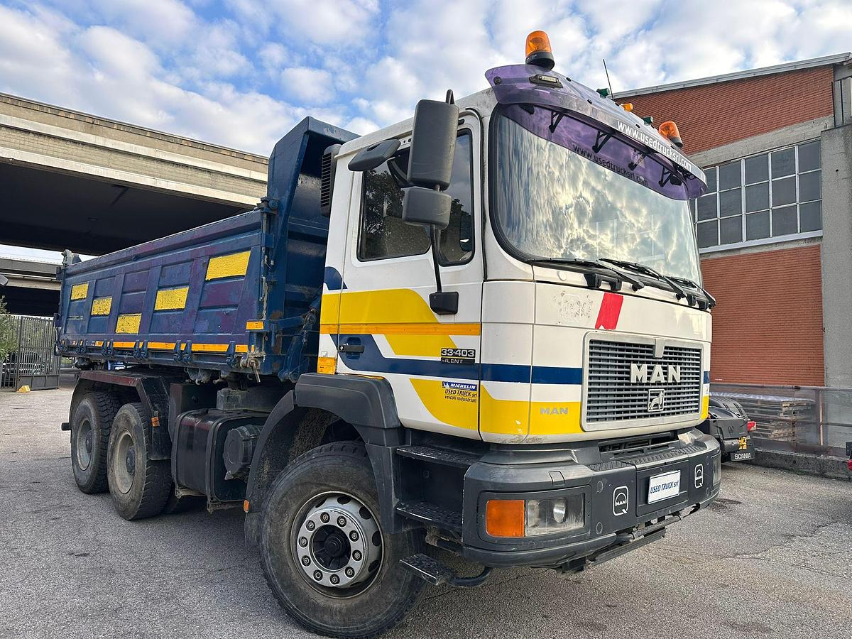 Usato Motrice tre assi Man 33.403 mezzo d'opera Ribaltabile trilaterale