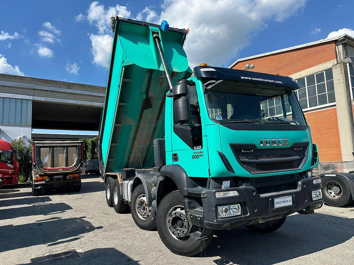 Usato Iveco Trakker 500 8x4 Vasca ribaltabile trilaterale ANDREOLI