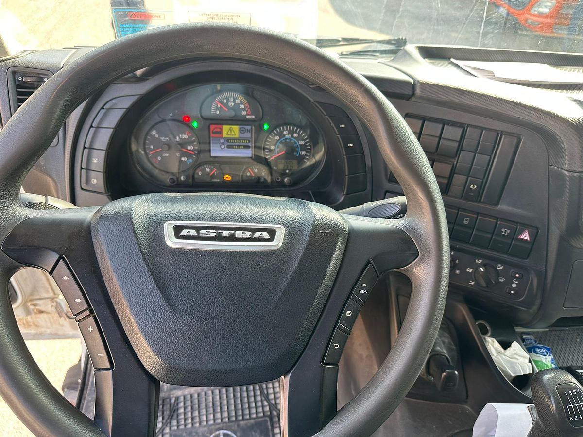 Usato ASTRA HD 500 8X6 RIBALTABILE POSTERIORE TARGA GIALLA