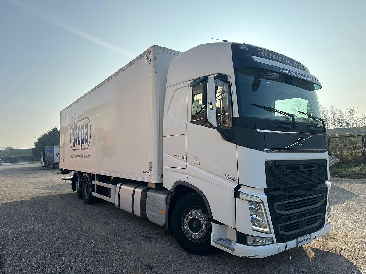 Usato MOTRICE TRE ASSI VOLVO FH 460 Cella frigo mt 9.40 con sponda