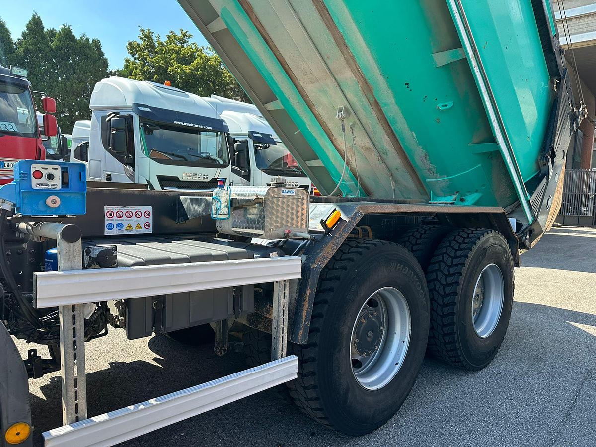 Usato Iveco Trakker 500 8x4 Vasca ribaltabile trilaterale ANDREOLI