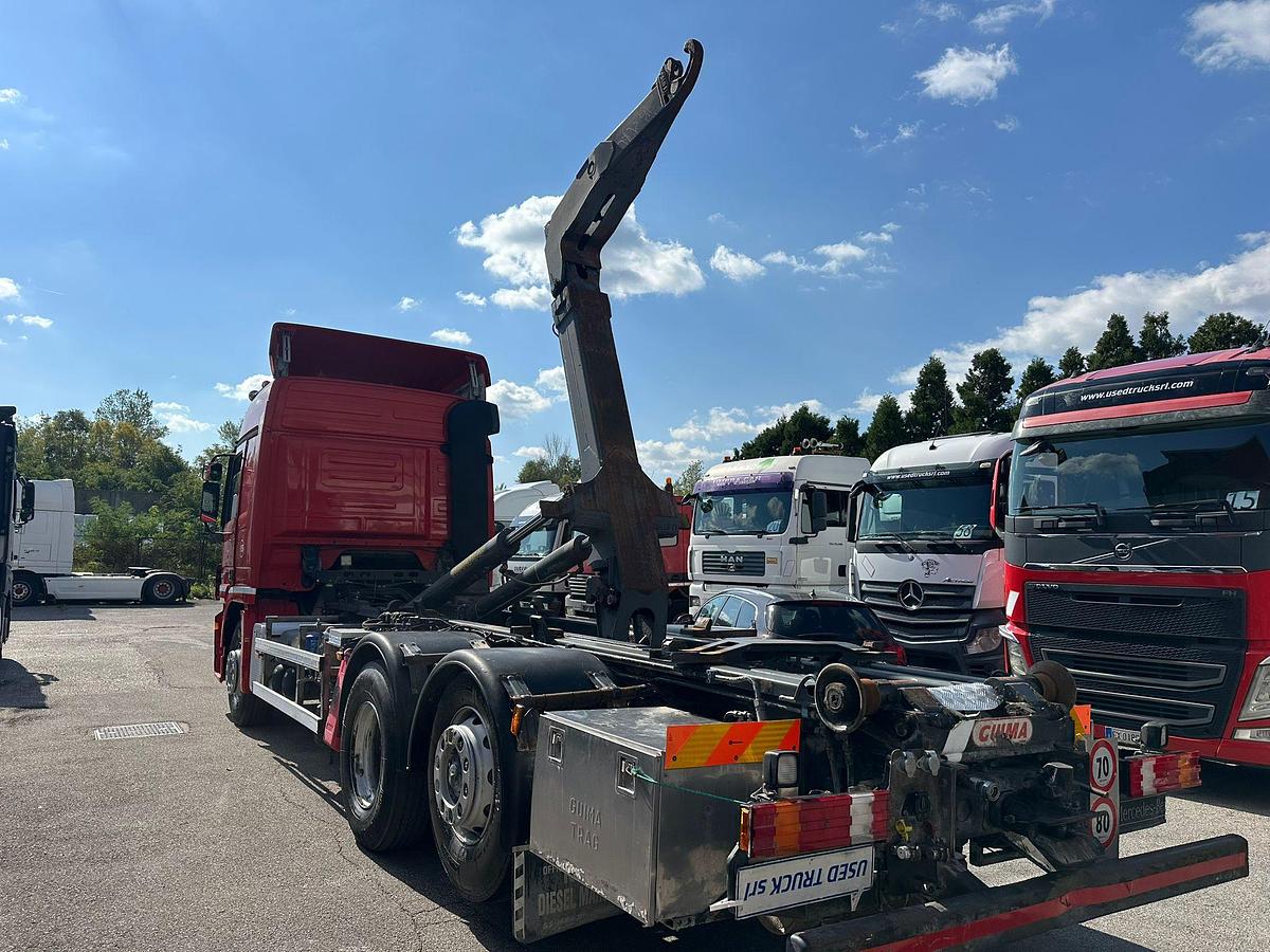 Usato Notrice tre assi Mercedes Actros 6x2 Scarrabile con gancio+rimorchio
