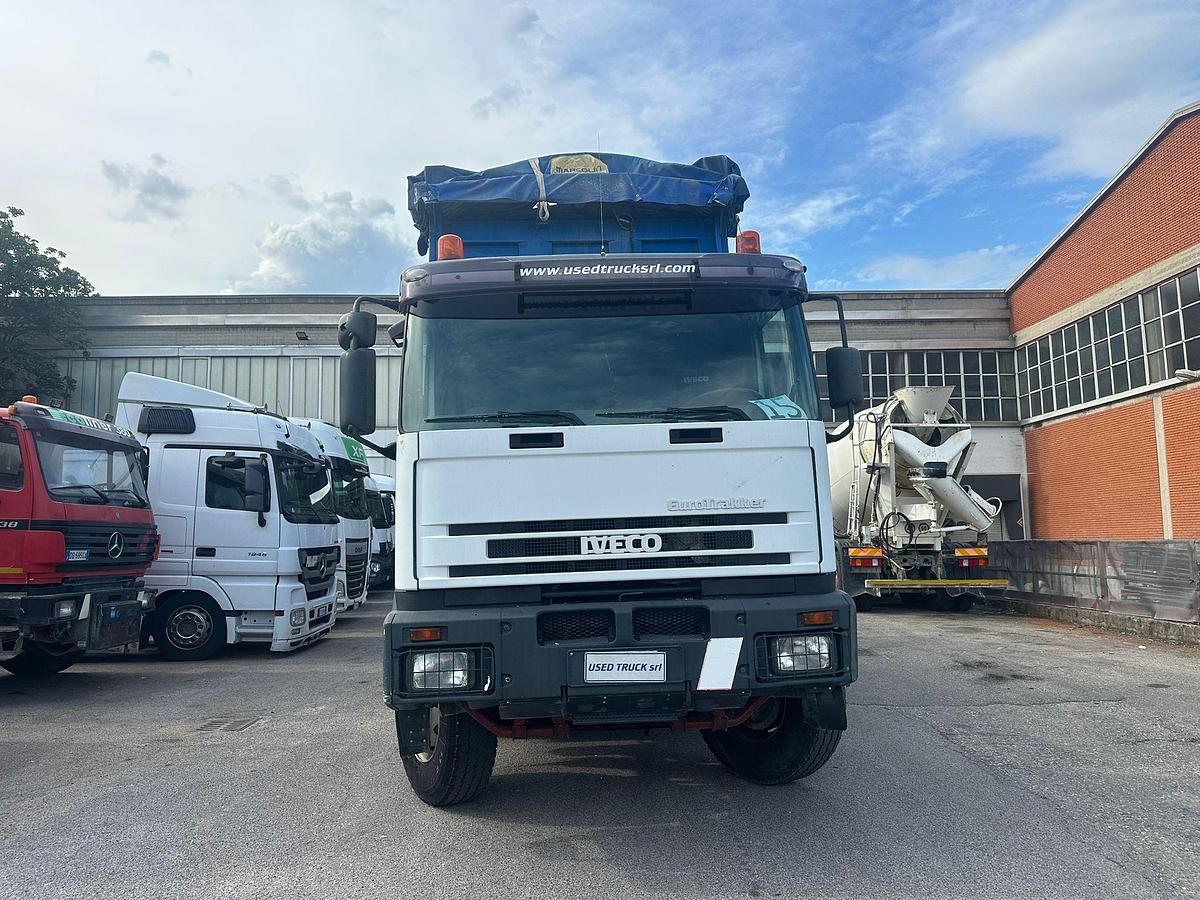 Usato Iveco EuroTrackker 420 8x4 Ribaltabile trilaterale