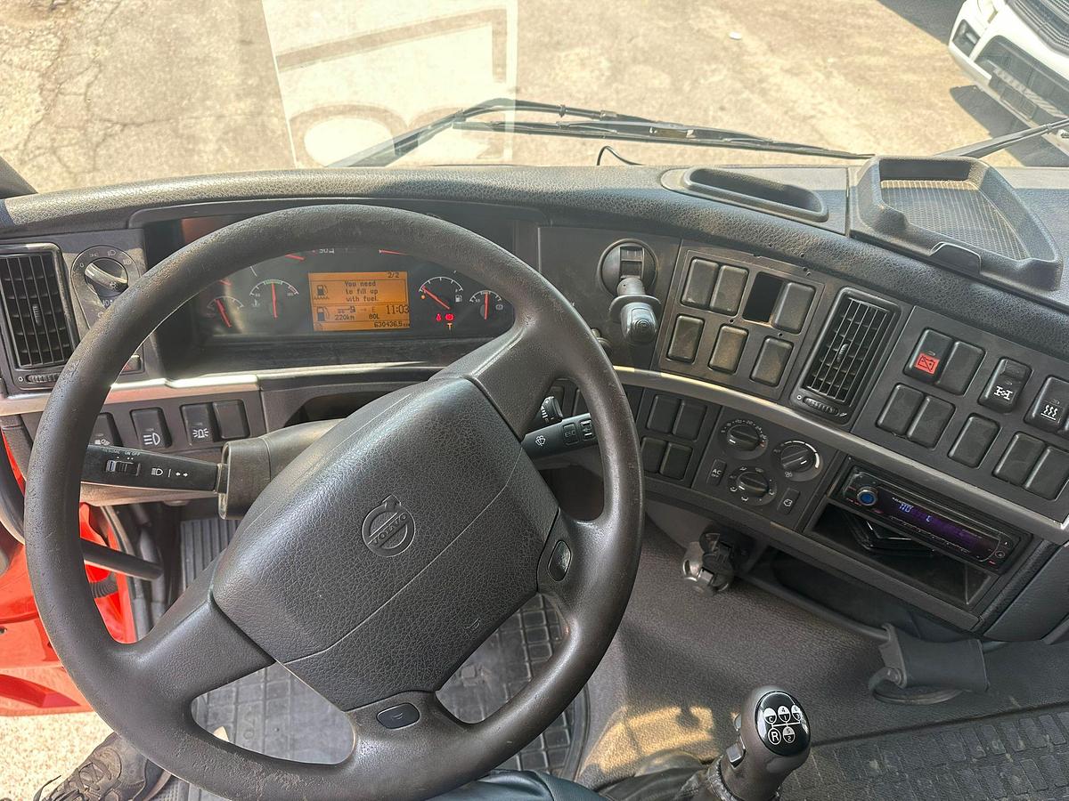 Usato VOLVO FH 460 8X4 STRADALE CON GRU FASSI F260BXP.24 
