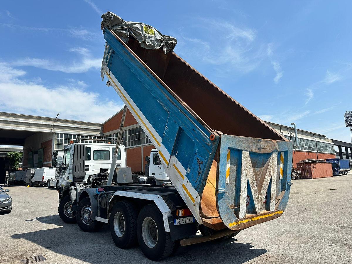 Usato Iveco Trackker 450 8x4 Ribaltabile posteriore MINERVA EURO 5