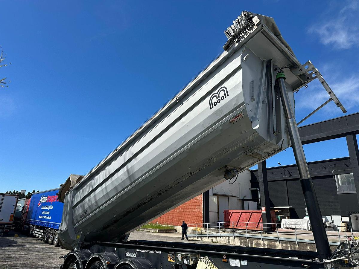 Usato Semirimorchio Menci 27 m^ ribaltabile posteriore