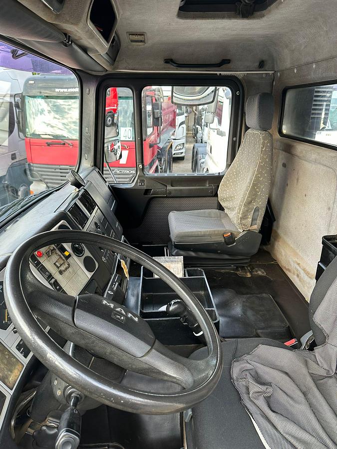 Usato Motrice tre assi Man 33.403 mezzo d'opera Ribaltabile trilaterale