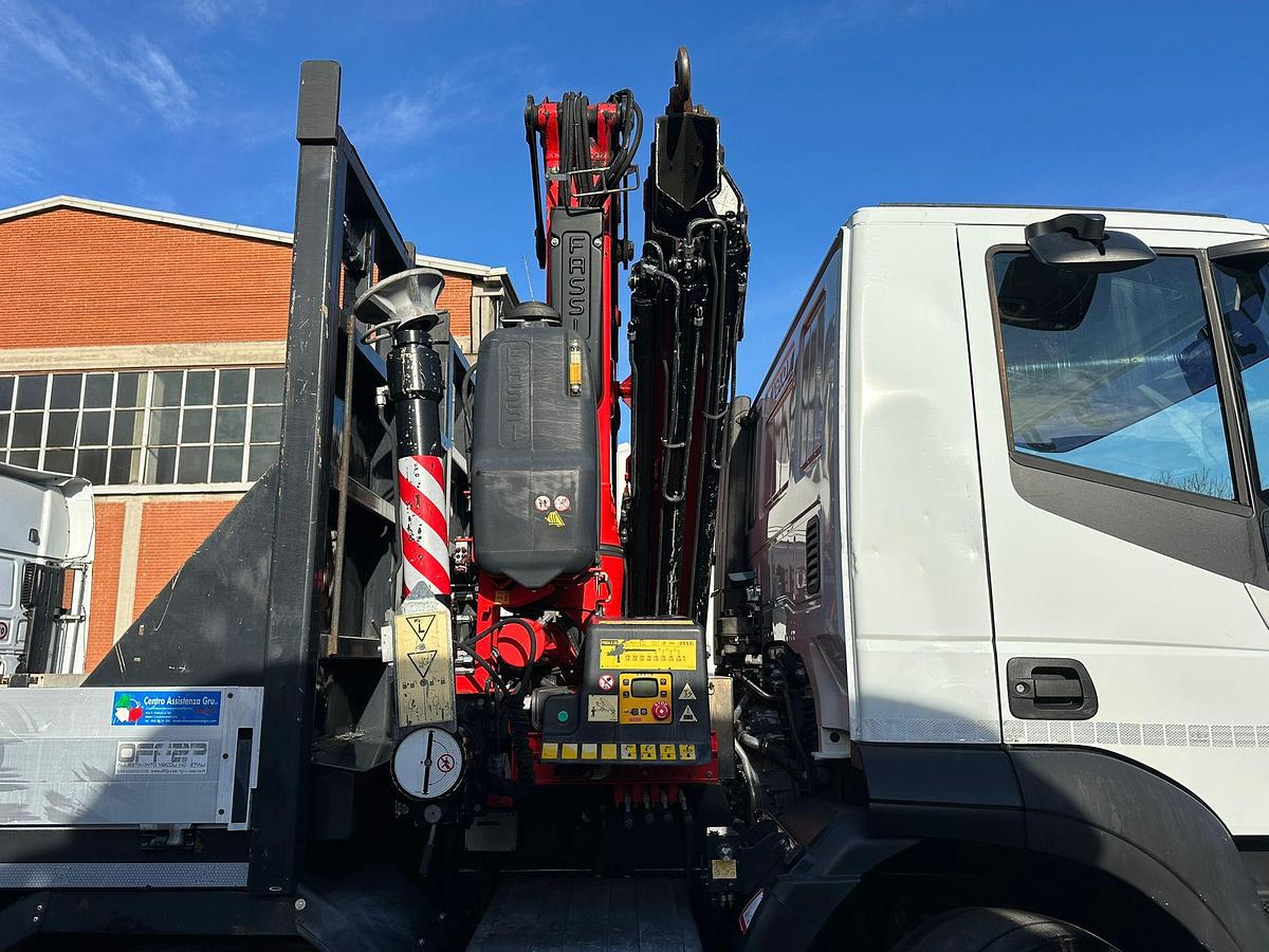 Usato MOTRICE 4 ASSI IVECO STRALIS 420 8X2 CASSONE FISSO +GRU FASSI 185A.2