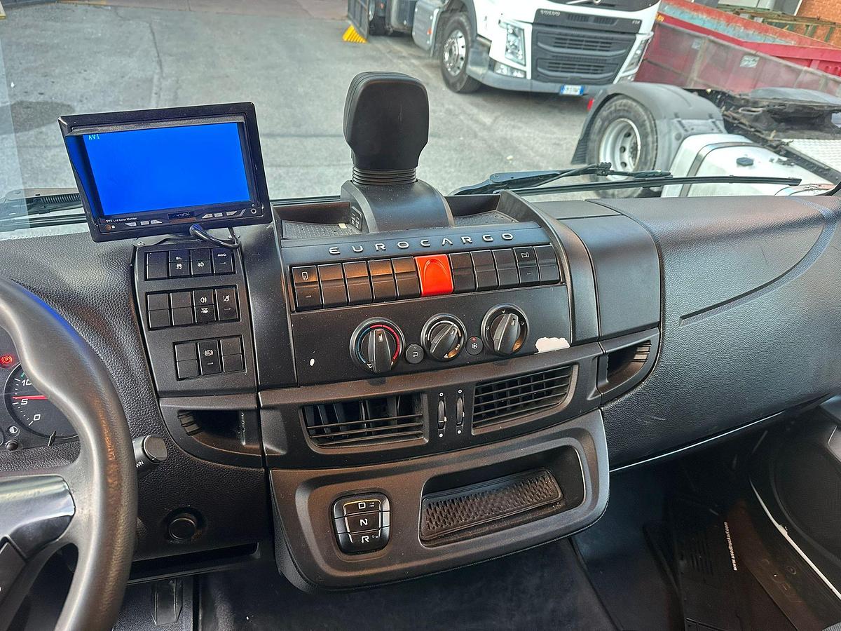 Usato motrice due assi Iveco Eurocargo 180s28 Centina e telo mt 7.50