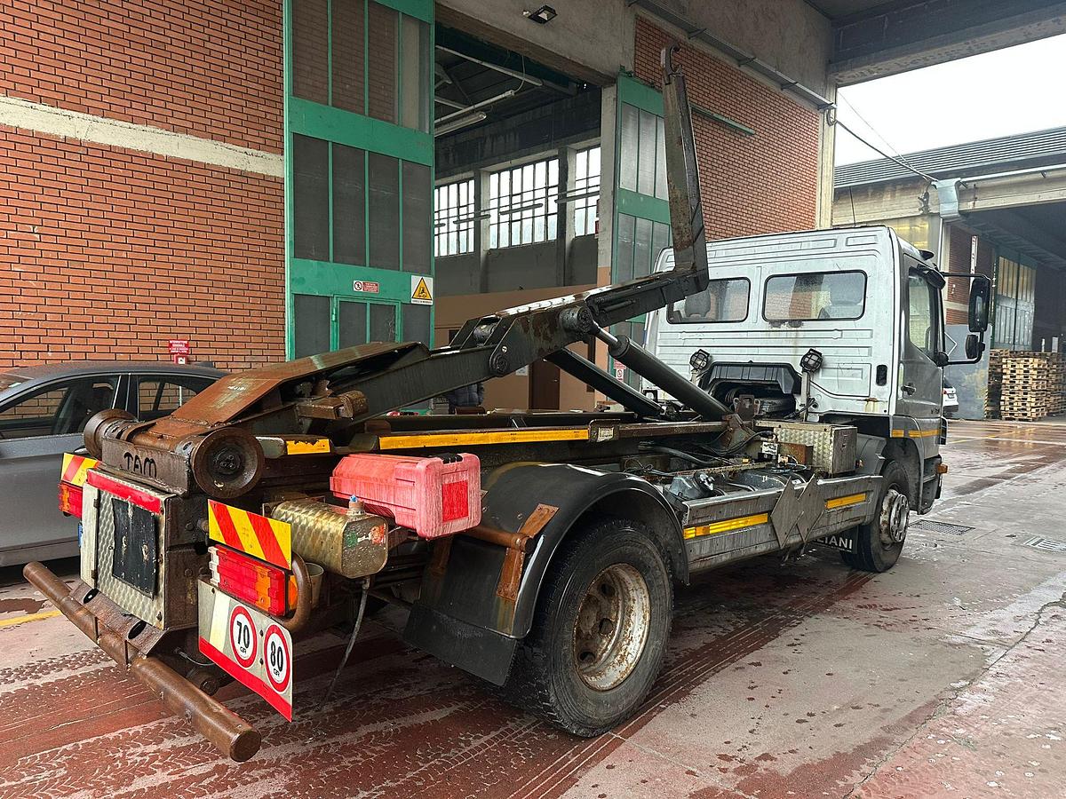 Usato Motrice due assi Mercedes Atego 15.23 Scarrabile con gancio