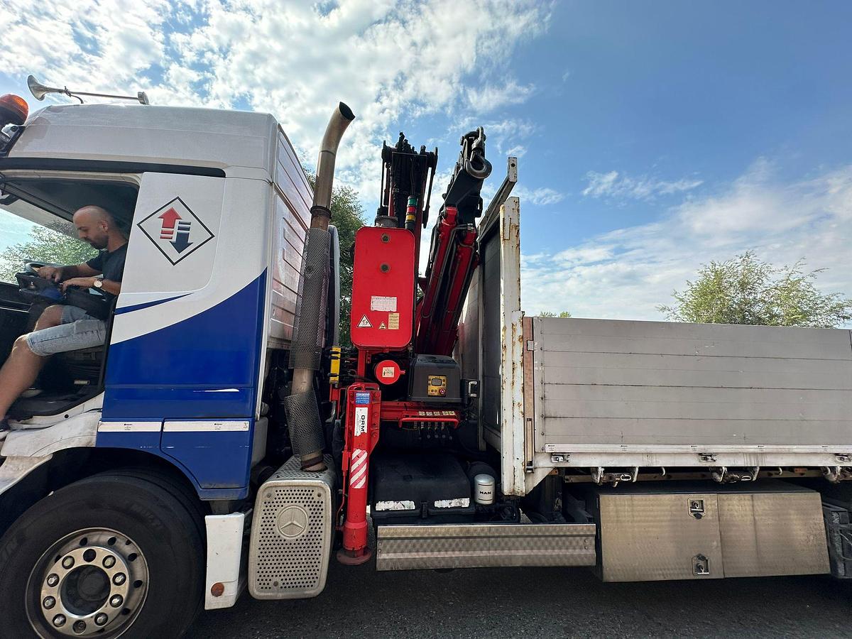Usato MERCEDES 2548 CASOONE FISSO CON GRU DIETRO CABINA FASSI F 270C2.5