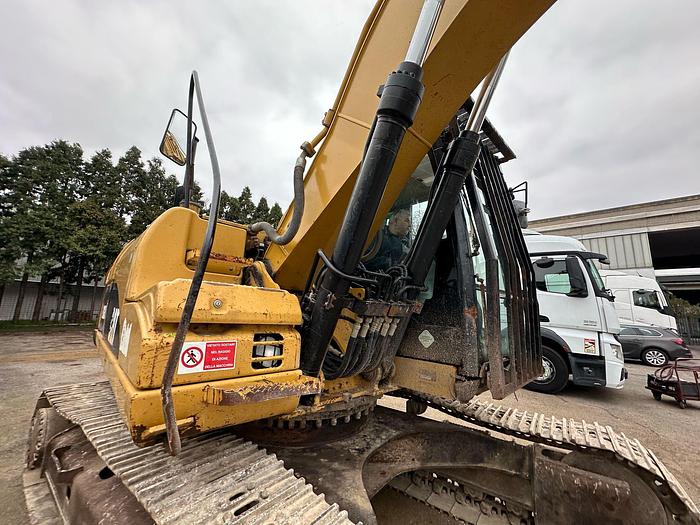 Usato Escavatore cingolato Carterpillar 320 D 2010