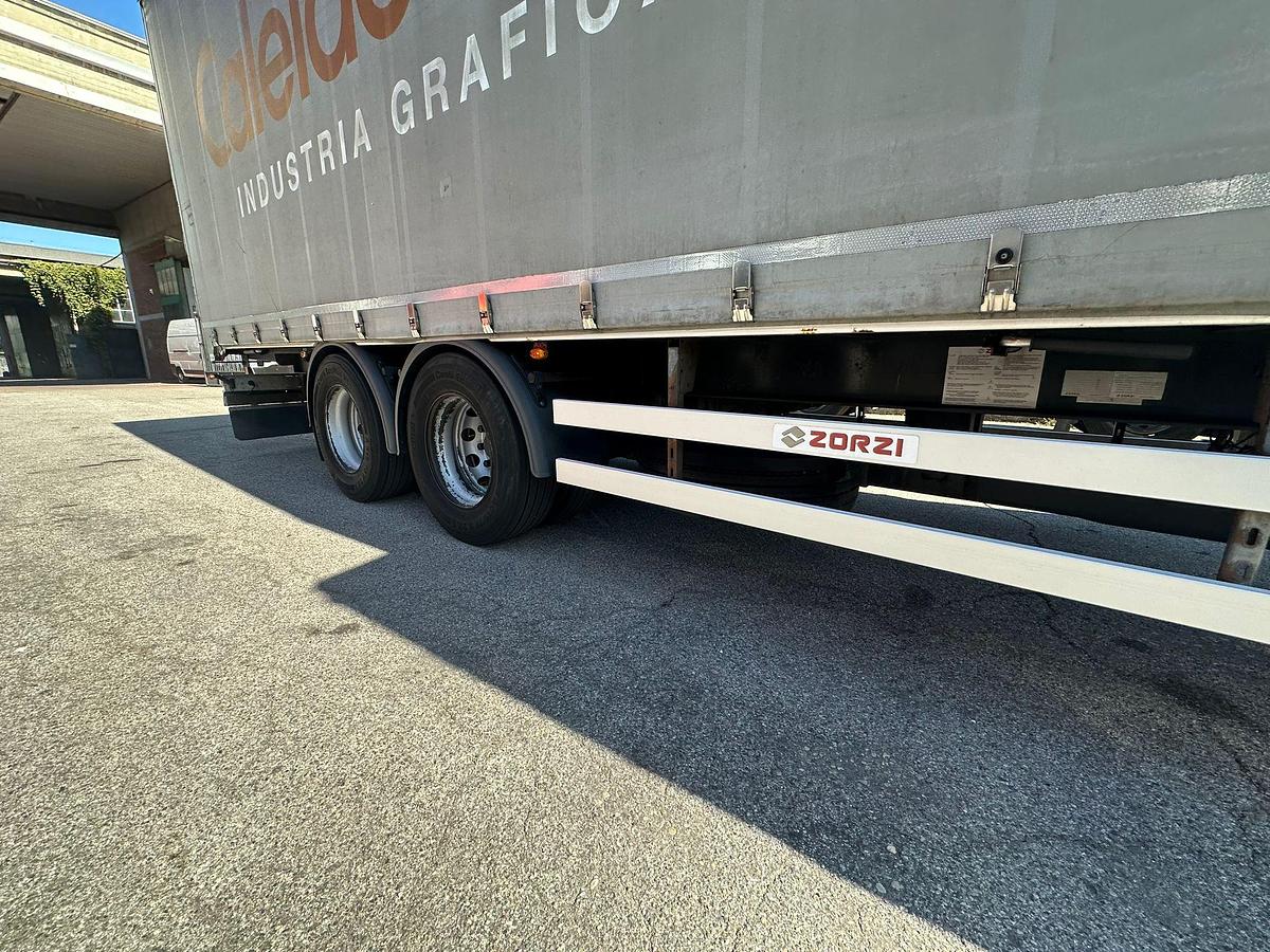 Usato Motrice tre assi Volvo FH 460 6x2 con Biga due assi comunicante km CERTIFICATI