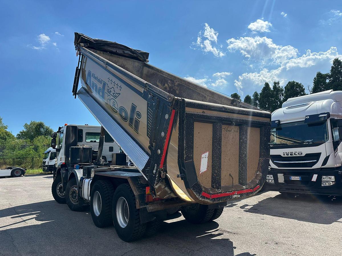 Usato Iveco Trackker 450 8x4 Ribaltabile posteriore Andreoli