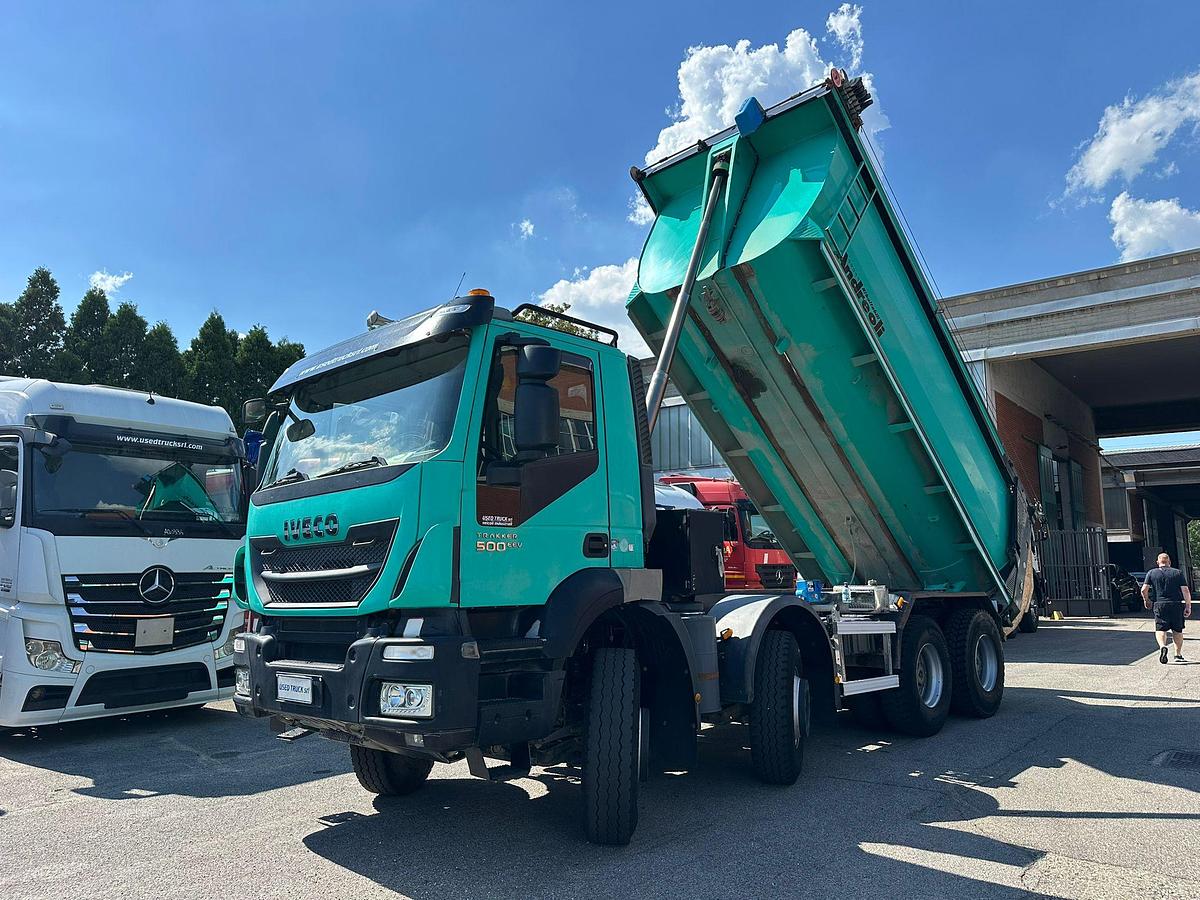 Usato Iveco Trakker 500 8x4 Vasca ribaltabile trilaterale ANDREOLI