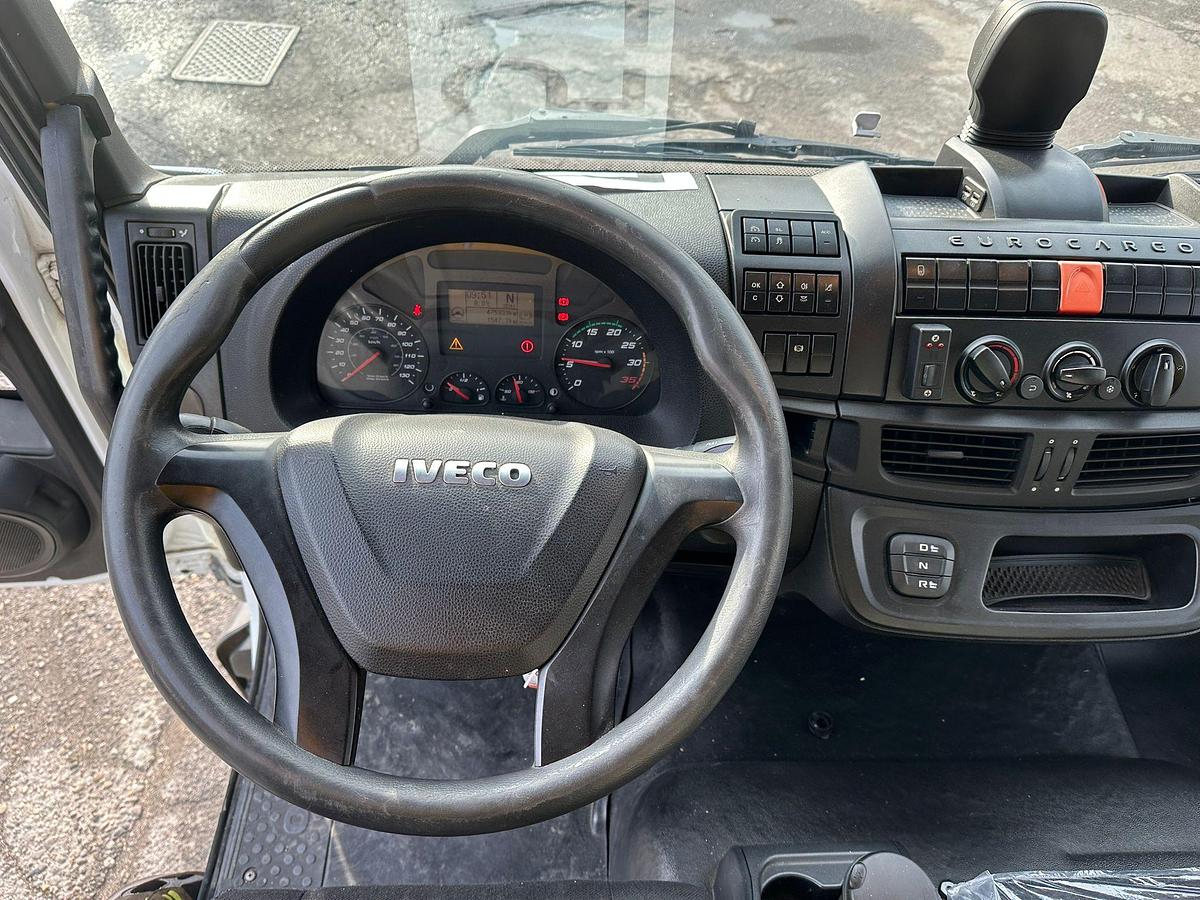 Usato MOTRICE DUE ASSI IVECO EUROCARGO 180S28 Centina e Telo con Sponda