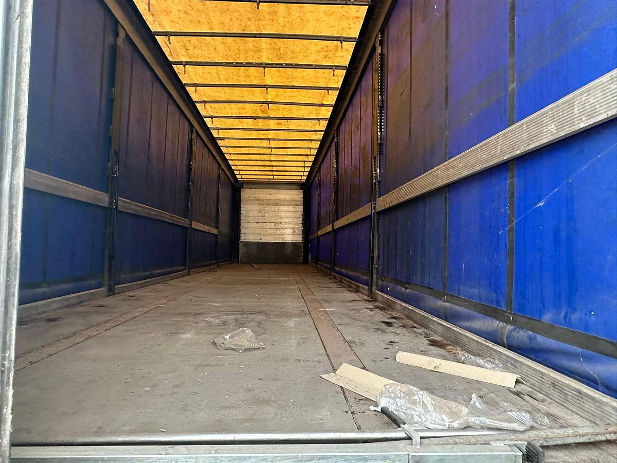 Usato Semirimorchio C.C.F.C Centina e telo alza/abbasa copri/scopri 1^asse sollevabile 3^sterzante 