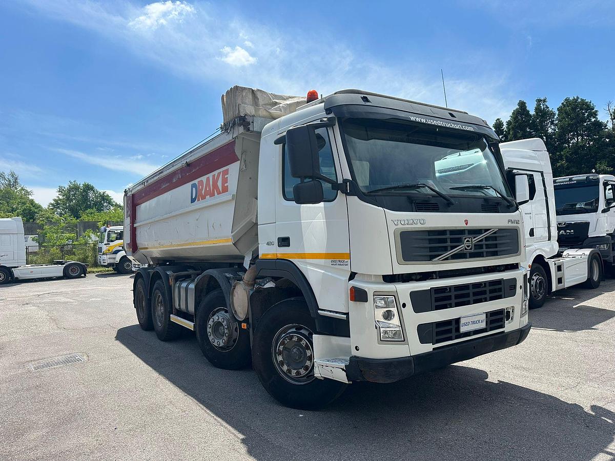 Usato MOTRICE QUATTRO ASSI VOLVO FM 420 8X4 RIBALTABILE POSTERIORE