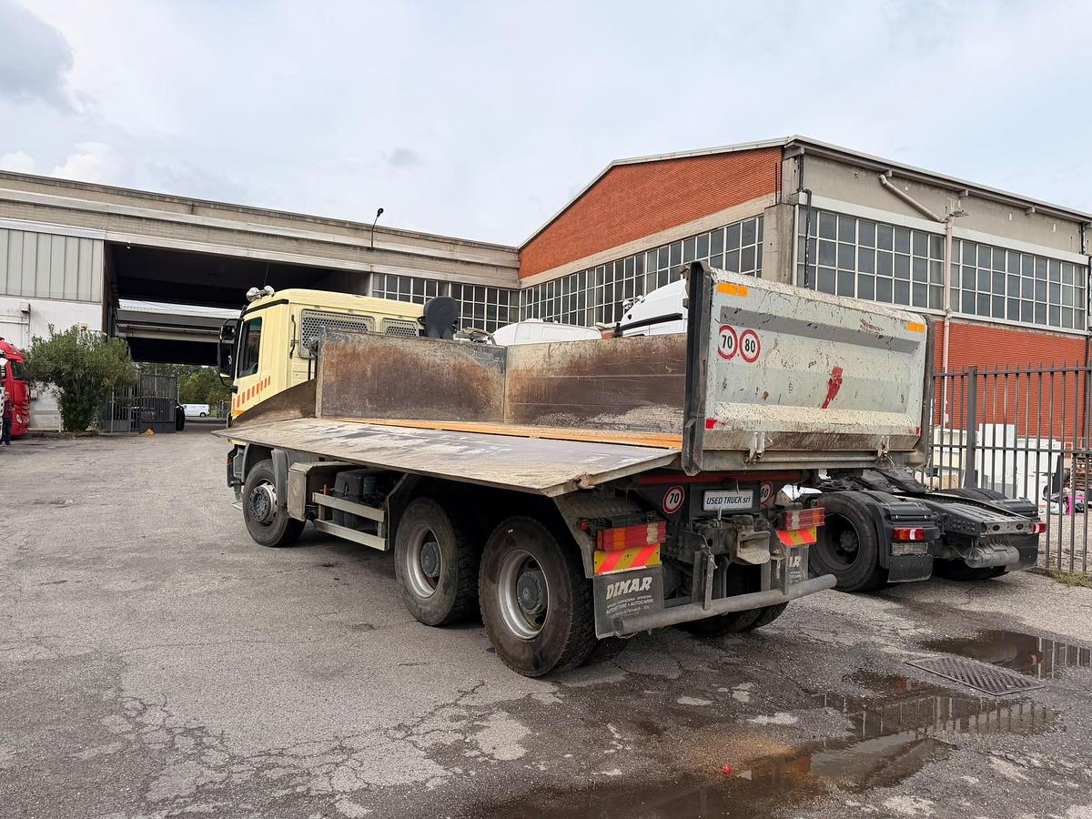 Usato MERCEDES ACTROS 33.44 K 6X4 RIBALTABILE TRILATERALE 2007